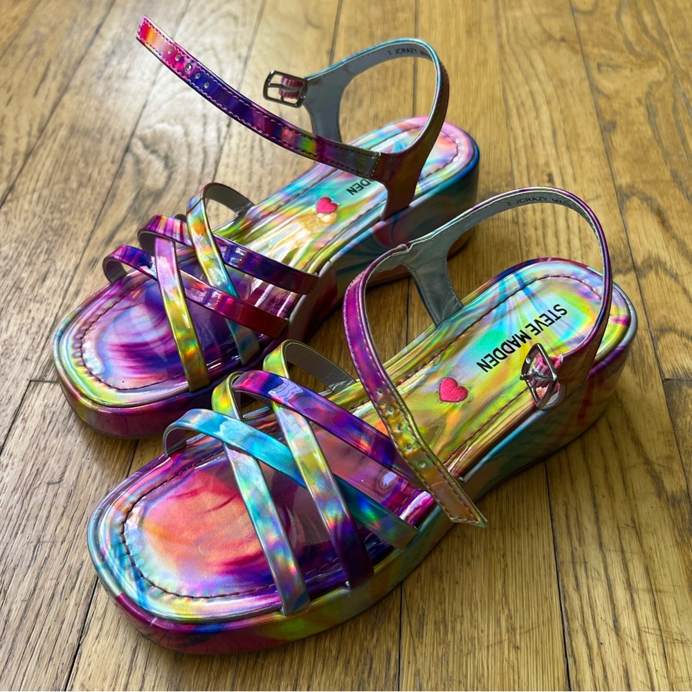 Steve Madden Kids rainbow platform sandals in size 3 Youth